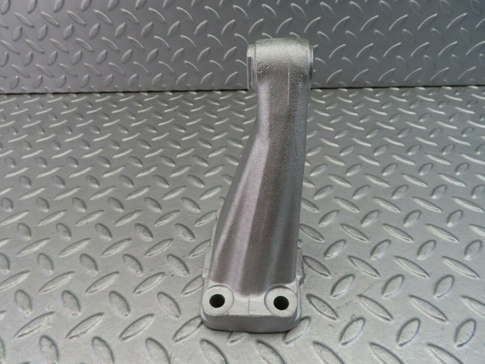 7967 Mercedes-Benz W115 220D Engine Mount Bracket Right Side 1152230504