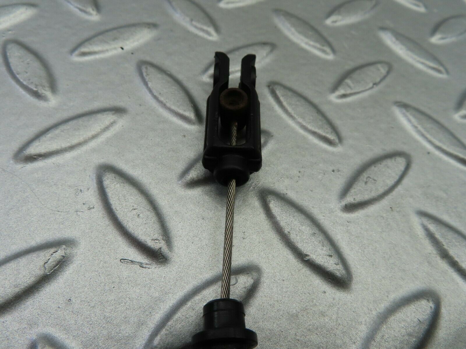 6718 Mercedes-Benz S124 E220 Wagon Bonnet Release Cable