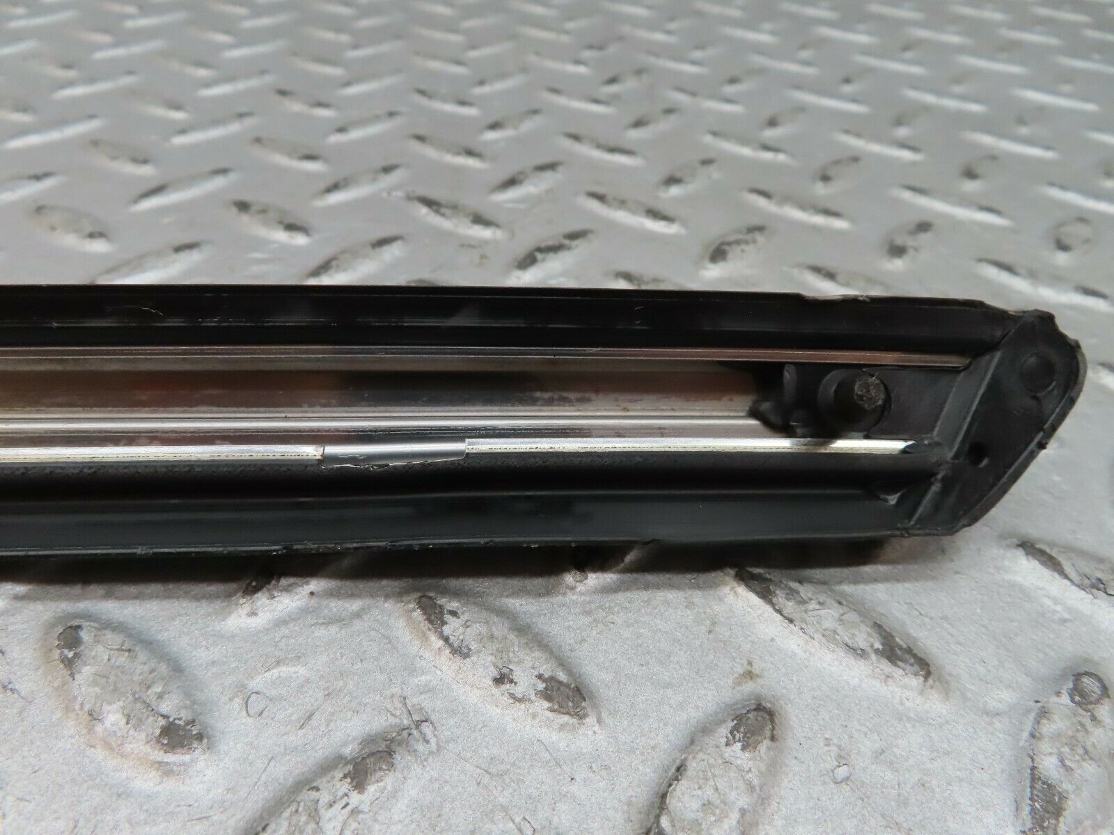 17891 Mercedes-Benz W116 450SEL Front Left Fender Wing Centre Chrome Trim