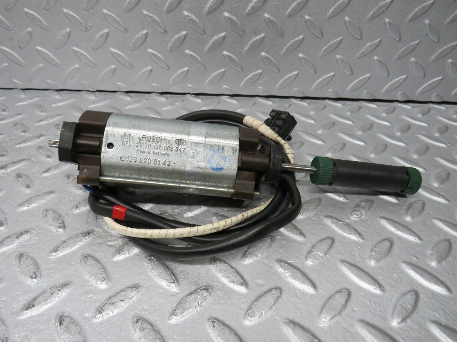 36849 Mercedes-Benz R129 300SL-24 Front Left Seat Adjustment Motor Bosch 1298206142 0130008047