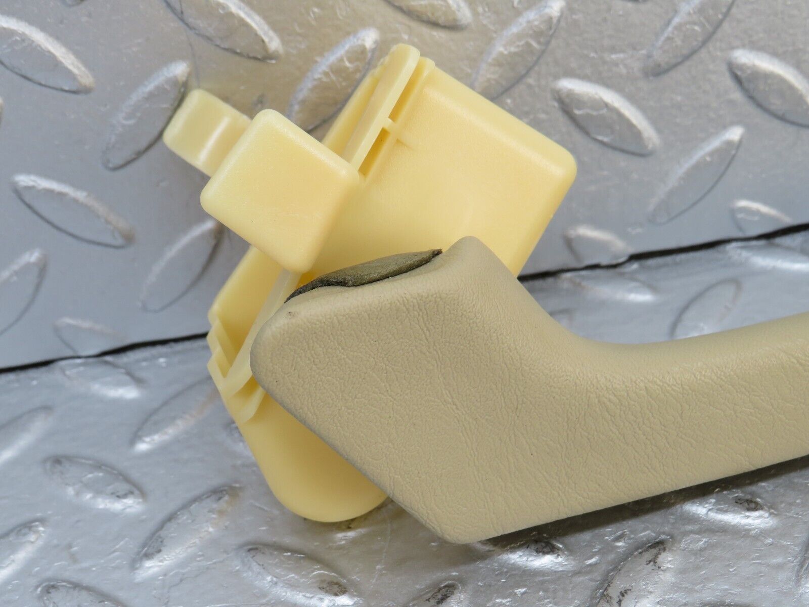 36722 Mercedes-Benz W201 190E 2.0L Interior Door Handle Beige Left 2018100351 2017200128