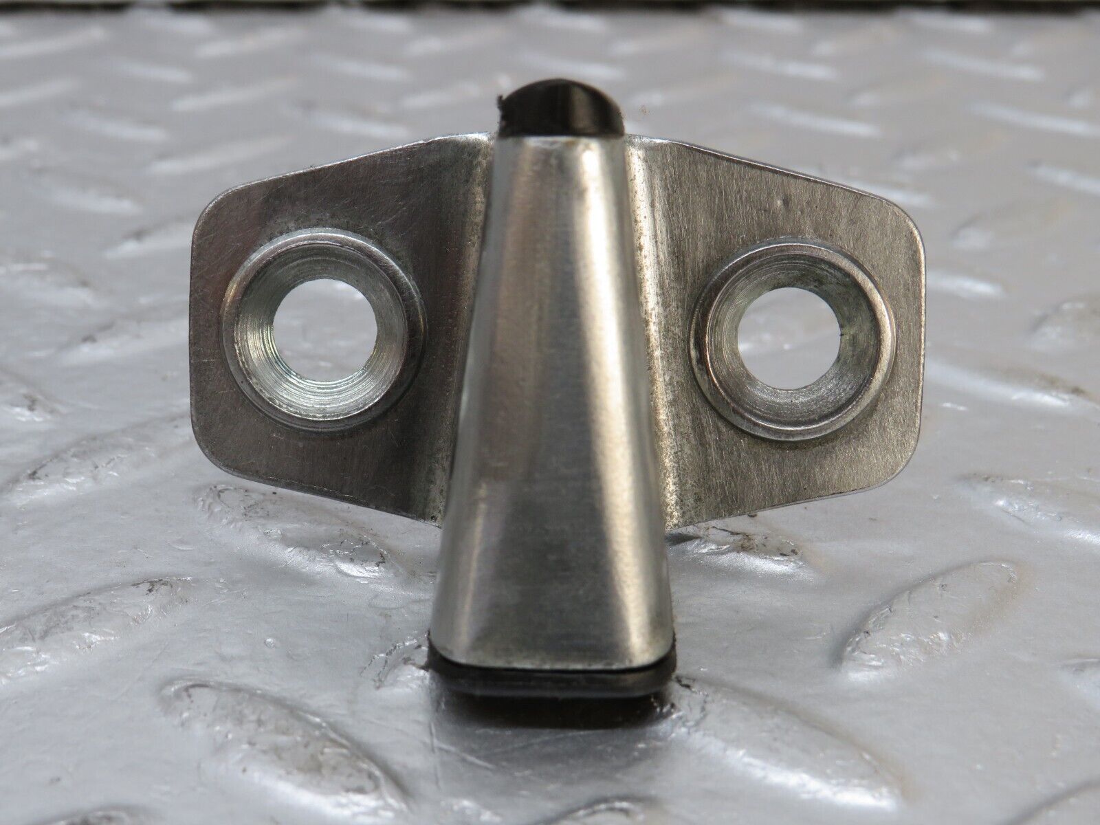 33897 Mercedes-Benz W124 260E Door Lock Latch