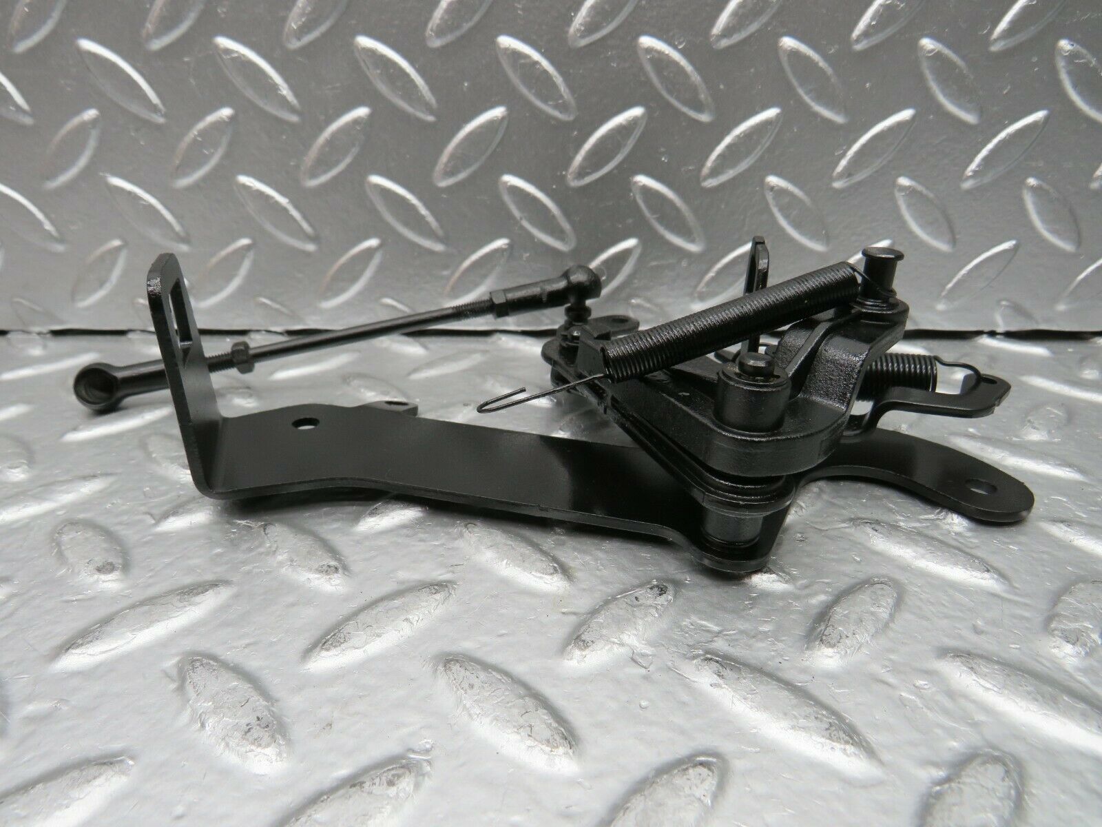 22576 Mercedes-Benz C124 E220 Coupe Throttle Linkage 1110700521