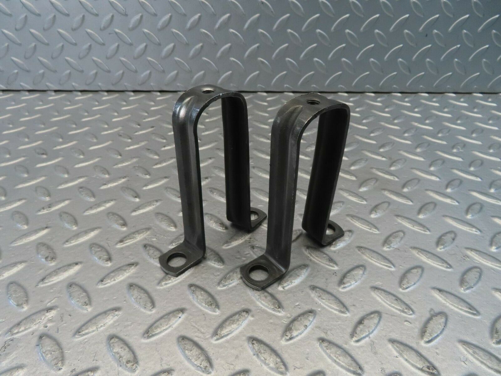 10966 Mercedes-Benz W115 220D Camshaft Oil Tube Holder