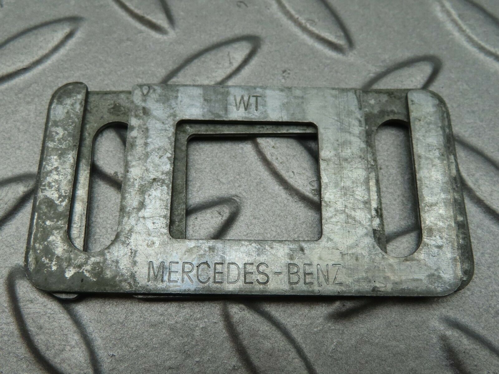 3721 Mercedes-Benz S123 200T Wagon Door Lock Latch Right Side