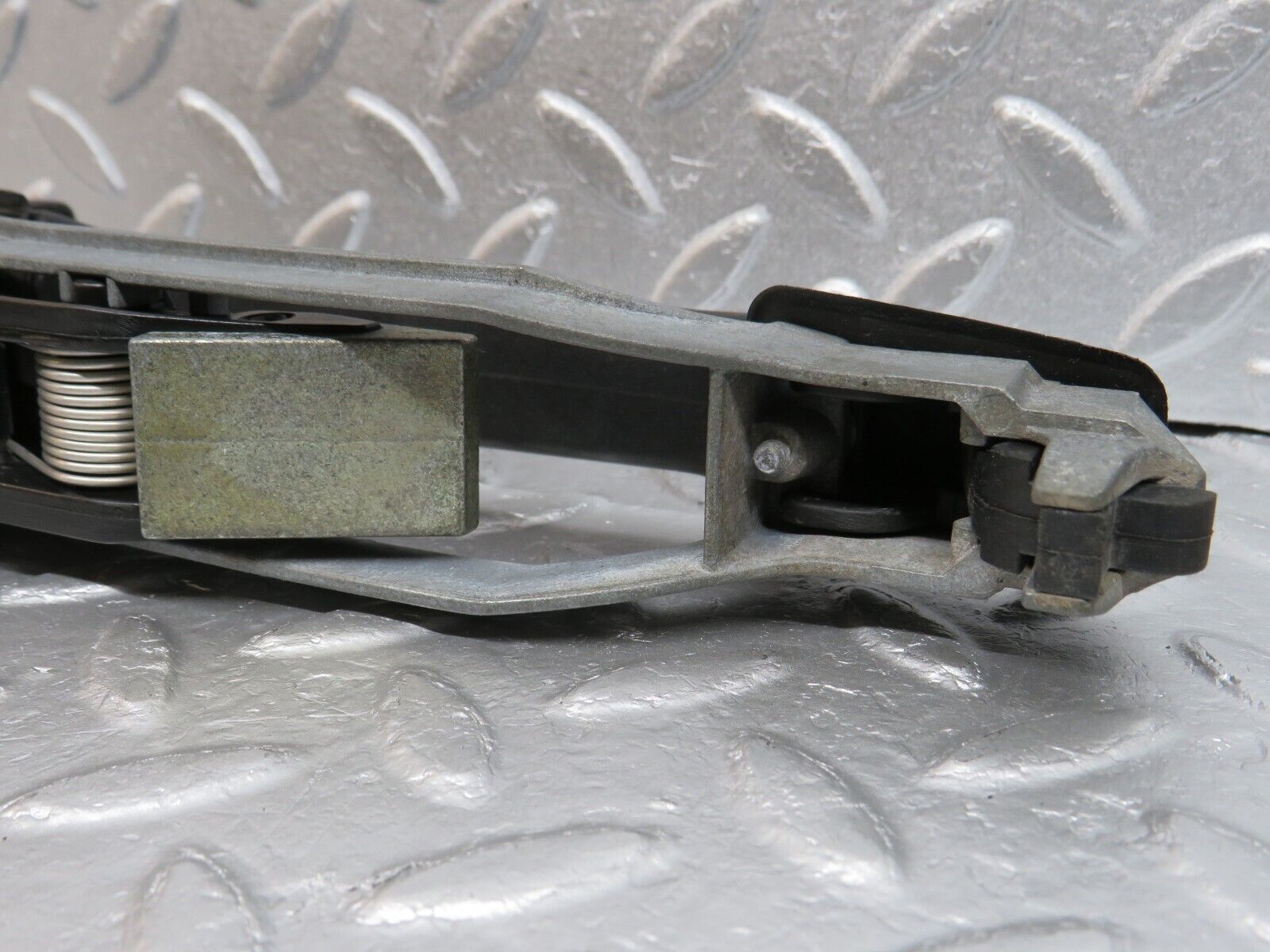 39771 Mercedes-Benz R129 320SL Coupe Right Door Exterior Handle With Key