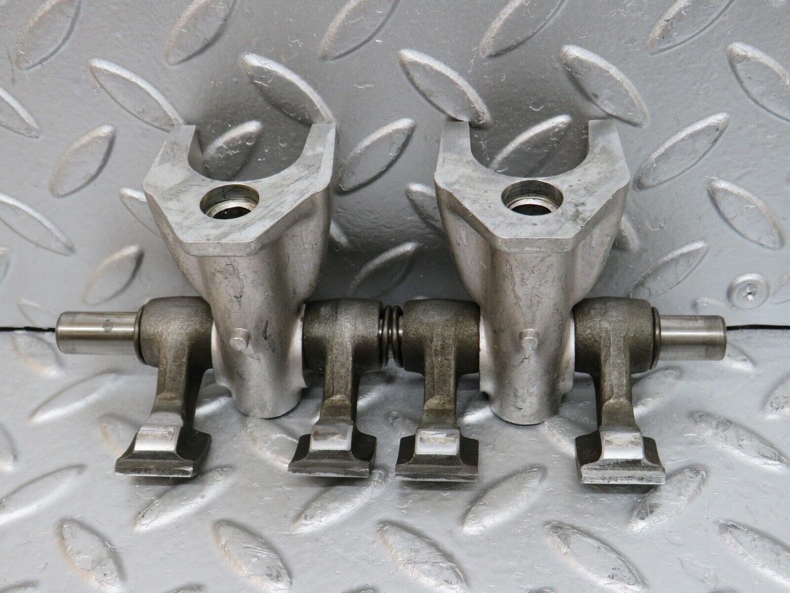 0871 Mercedes-Benz W123 240D Camshaft Rocker Arms 6160550010