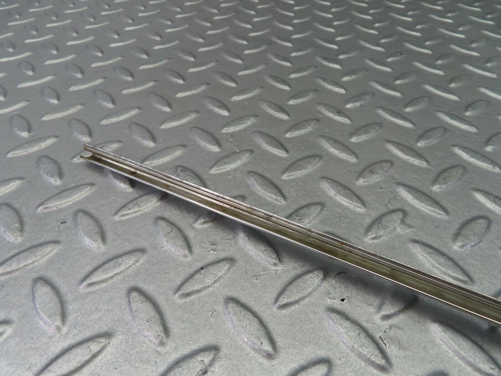 7923 Mercedes-Benz W115 220D Roof Chrome Trim Left Side