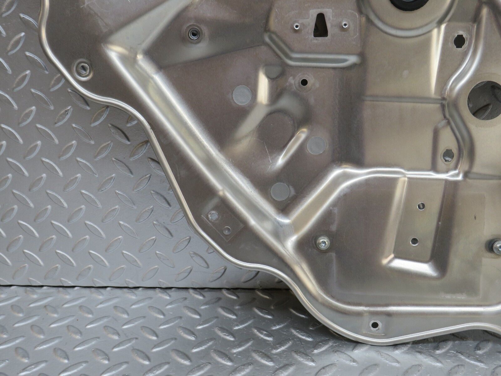 35107 Mercedes-Benz W221 Rear Left Window Regulator Support Panel