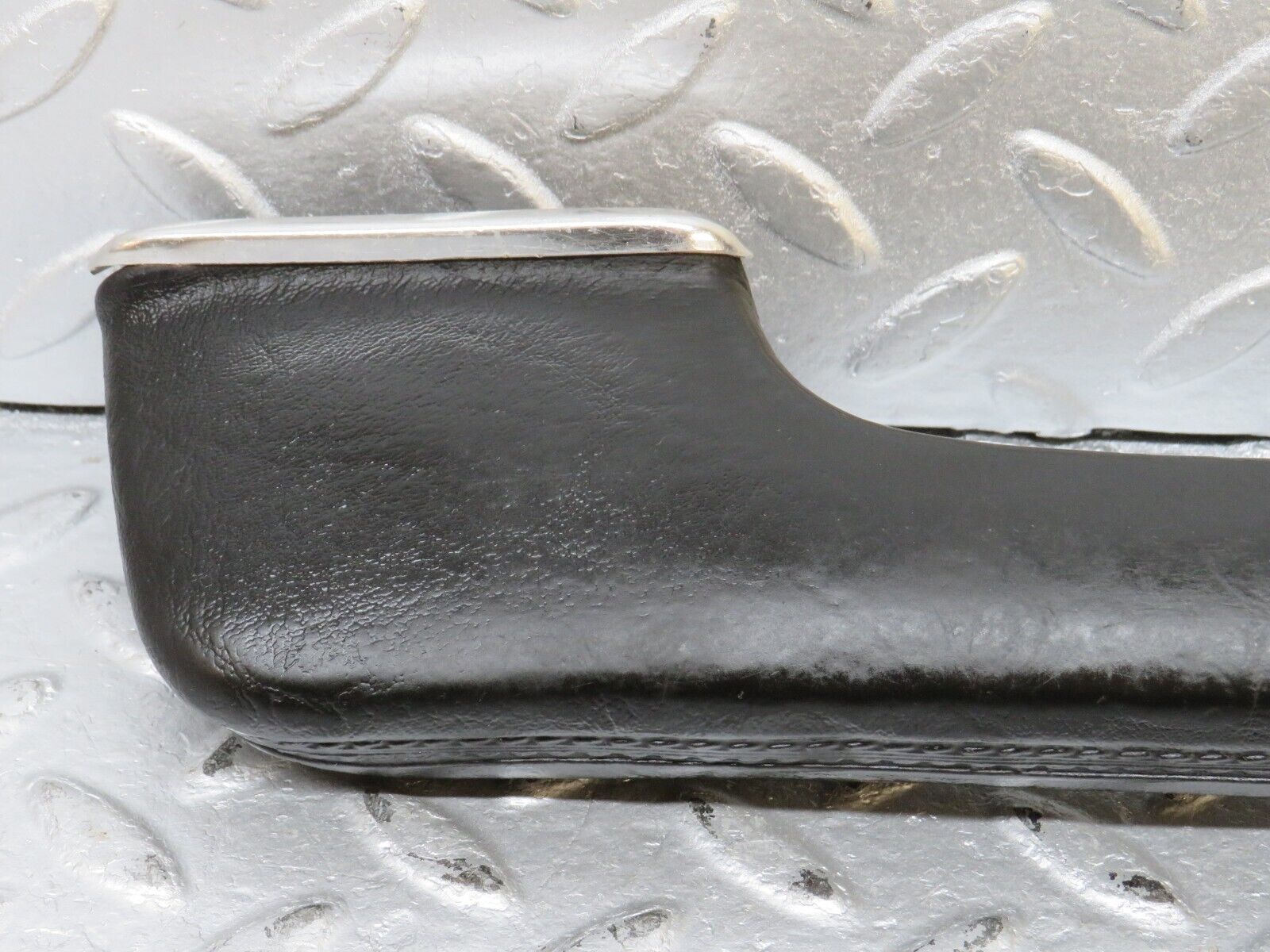 40553 Mercedes-Benz W123 300D Front Right Interior Door Handle Black 1239702001