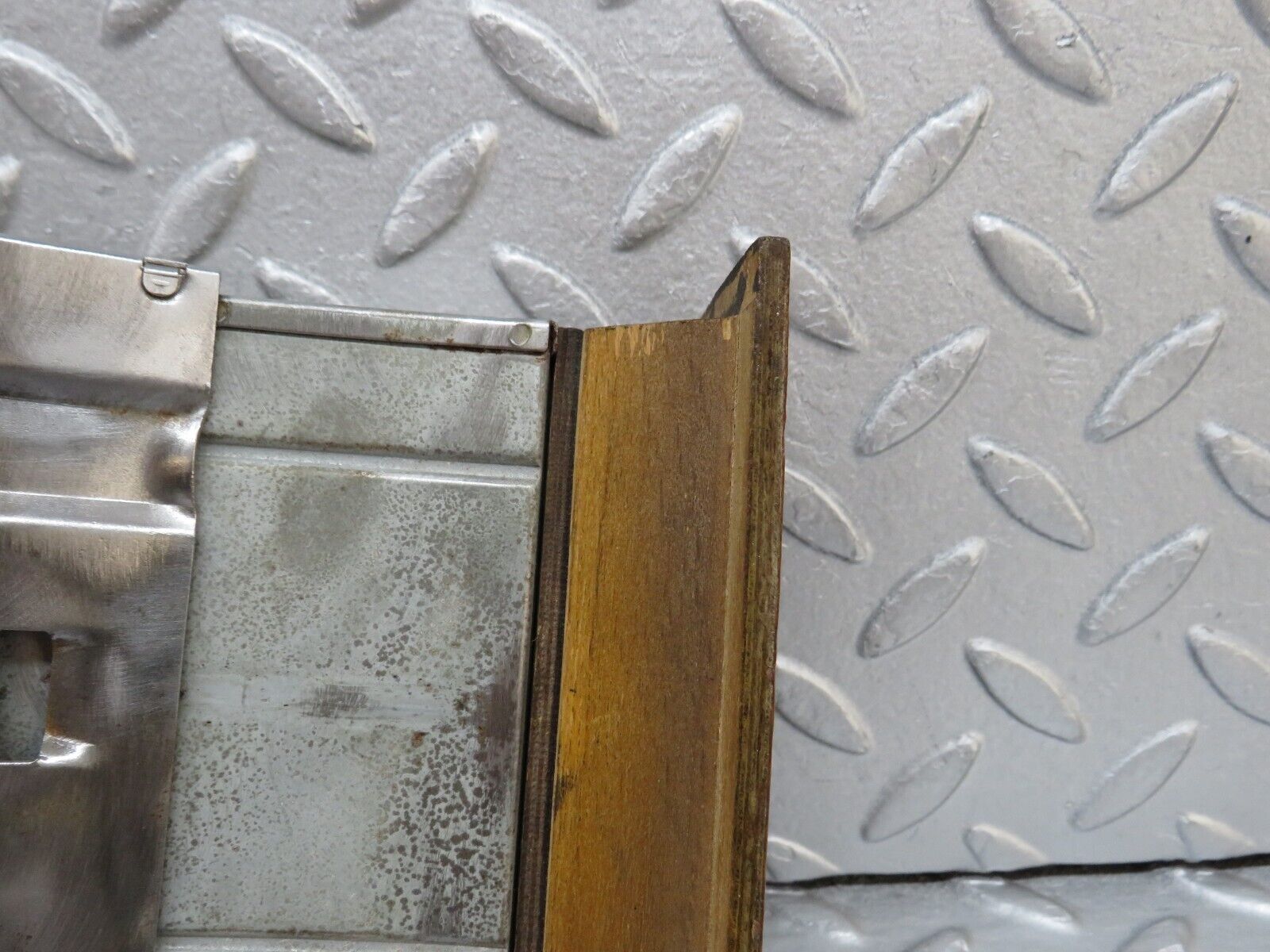 37552 Mercedes-Benz W109 300SEL Centre Console Ashtray Wood Finish