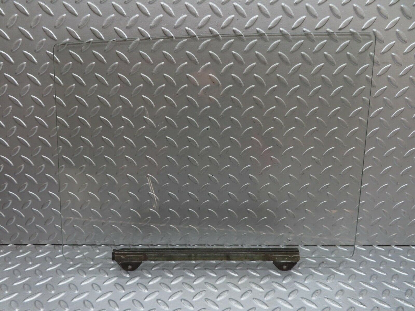 13067 Mercedes-Benz W111 220SE Rear Right Door Window Glass