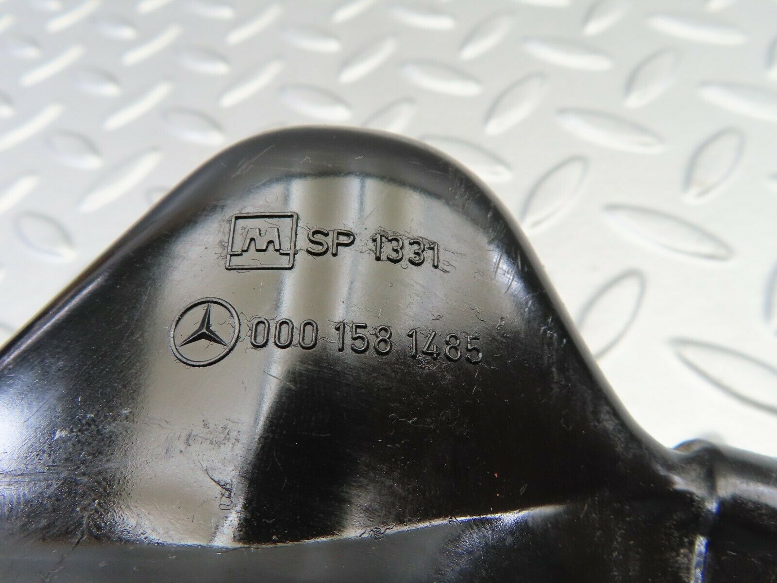 6826 Mercedes-Benz C107 350SLC Coupe Ignition Coil Cover Cap 0001581485