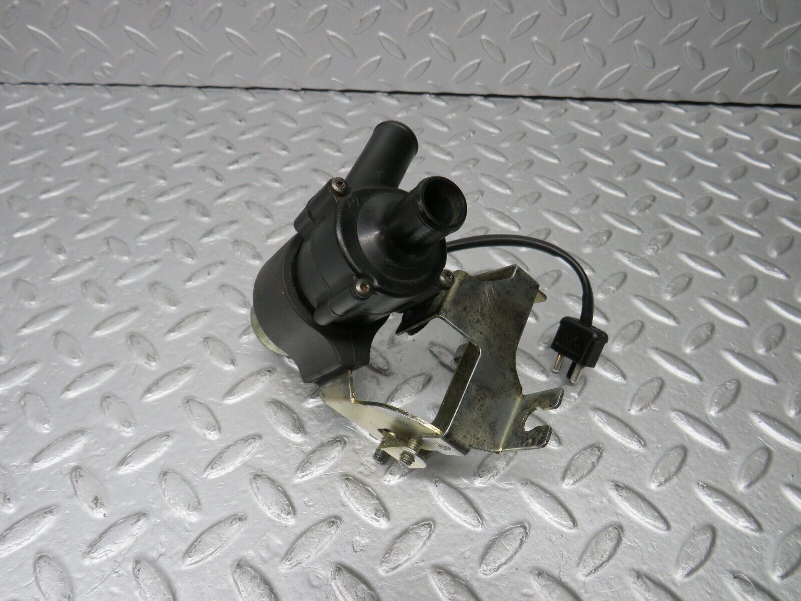 38406 Mercedes-Benz R129 280SL Coupe Heating Water Pump 0018351064