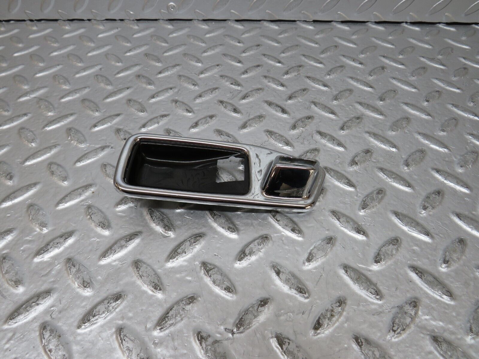 39376 Mercedes-Benz W123 280E Chrome Frame Door Handle Rear Left 1167660111