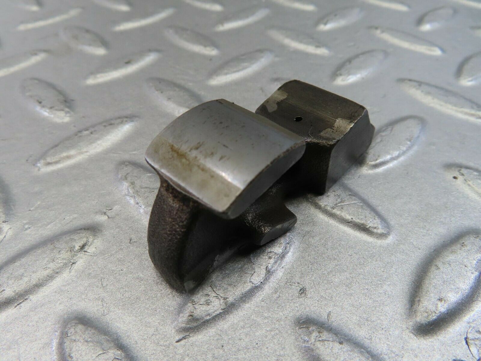 9864 Mercedes-Benz C123 280CE Coupe Valve Rocker Arm With Retaining Spring