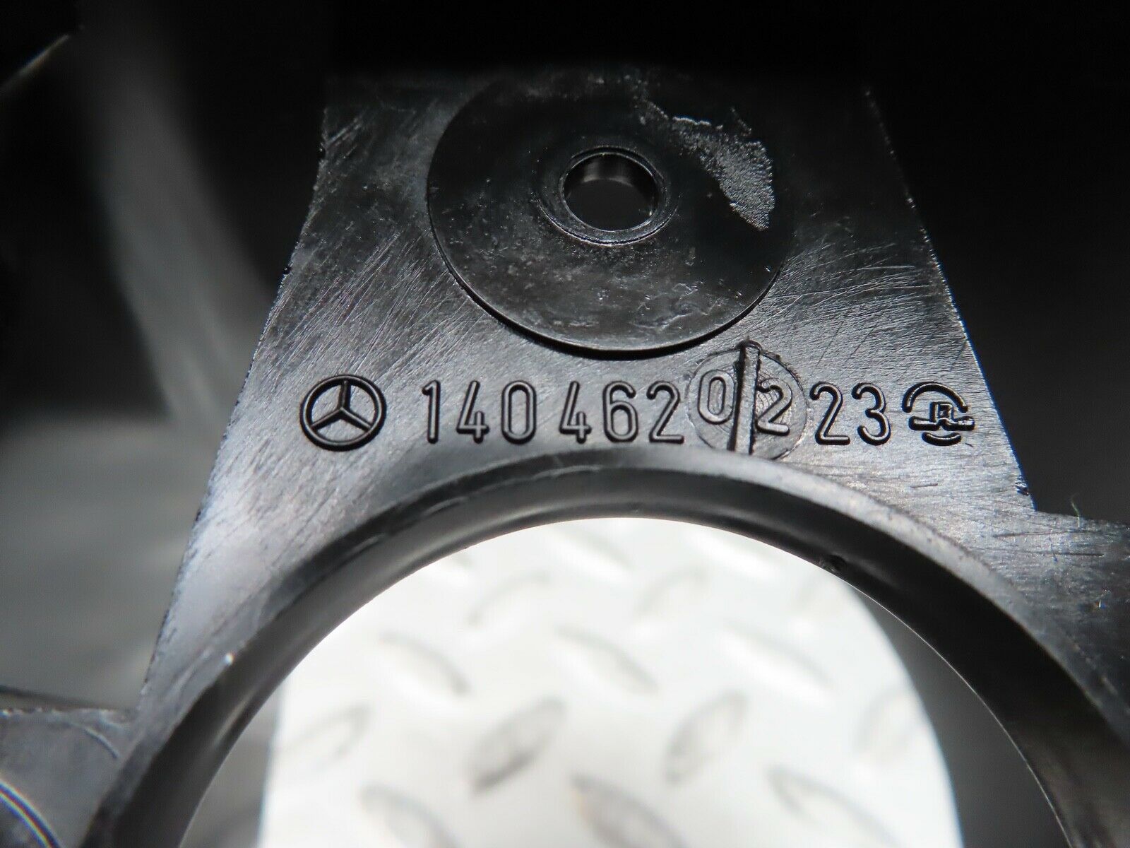 19460 Mercedes-Benz C140 CL420 Coupe Steering Column Surround Cover 1404620223