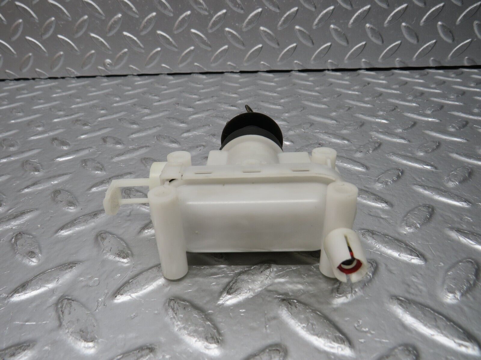 31396 Mercedes-Benz S124 220TE Door Lock Vacuum Actuator Hella Front Left