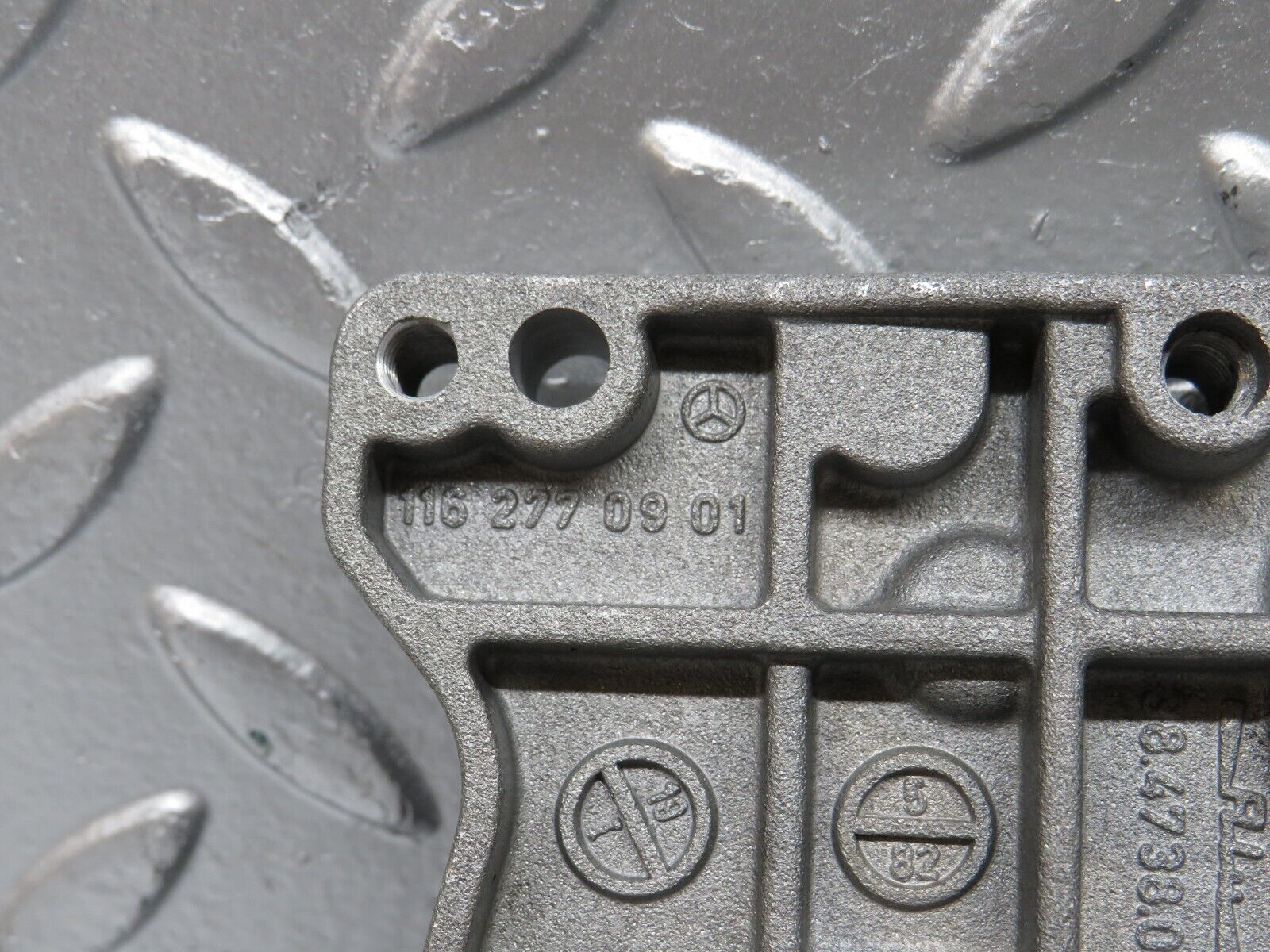 30223 Mercedes-Benz W123 230E Auto Gearbox Valve Body 722.122 1162770901