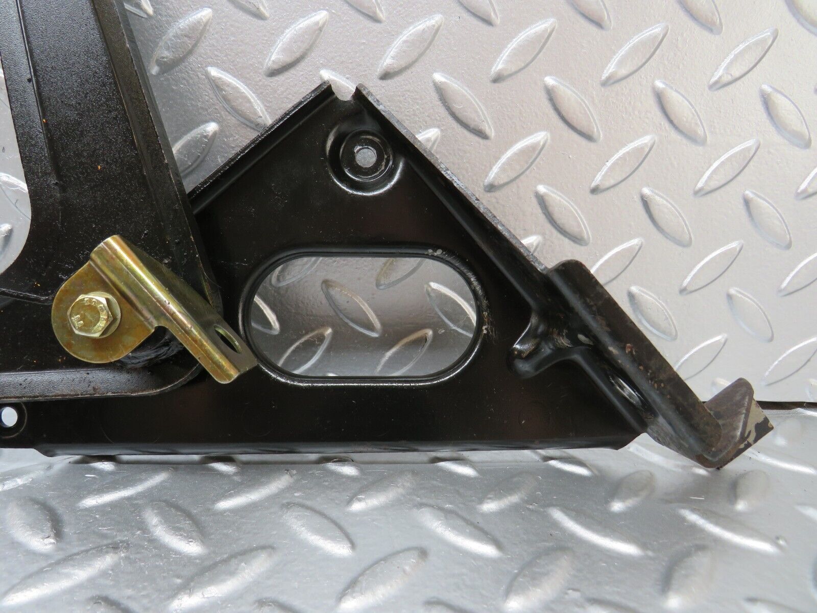 25604 Mercedes-Benz W123 200 Handbrake Regulator