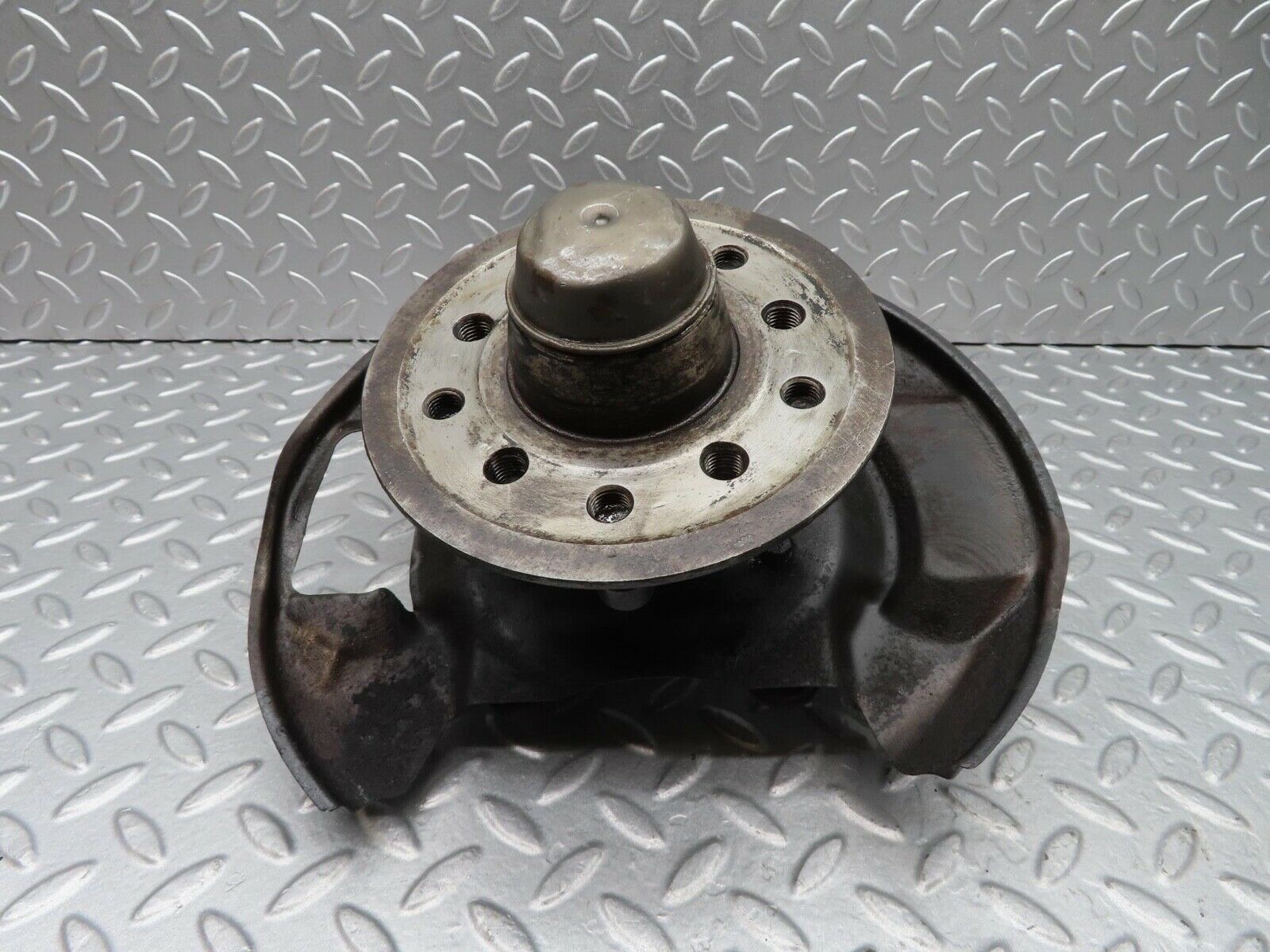14171 Mercedes-Benz C107 280SLC Wheel Hub Front Right