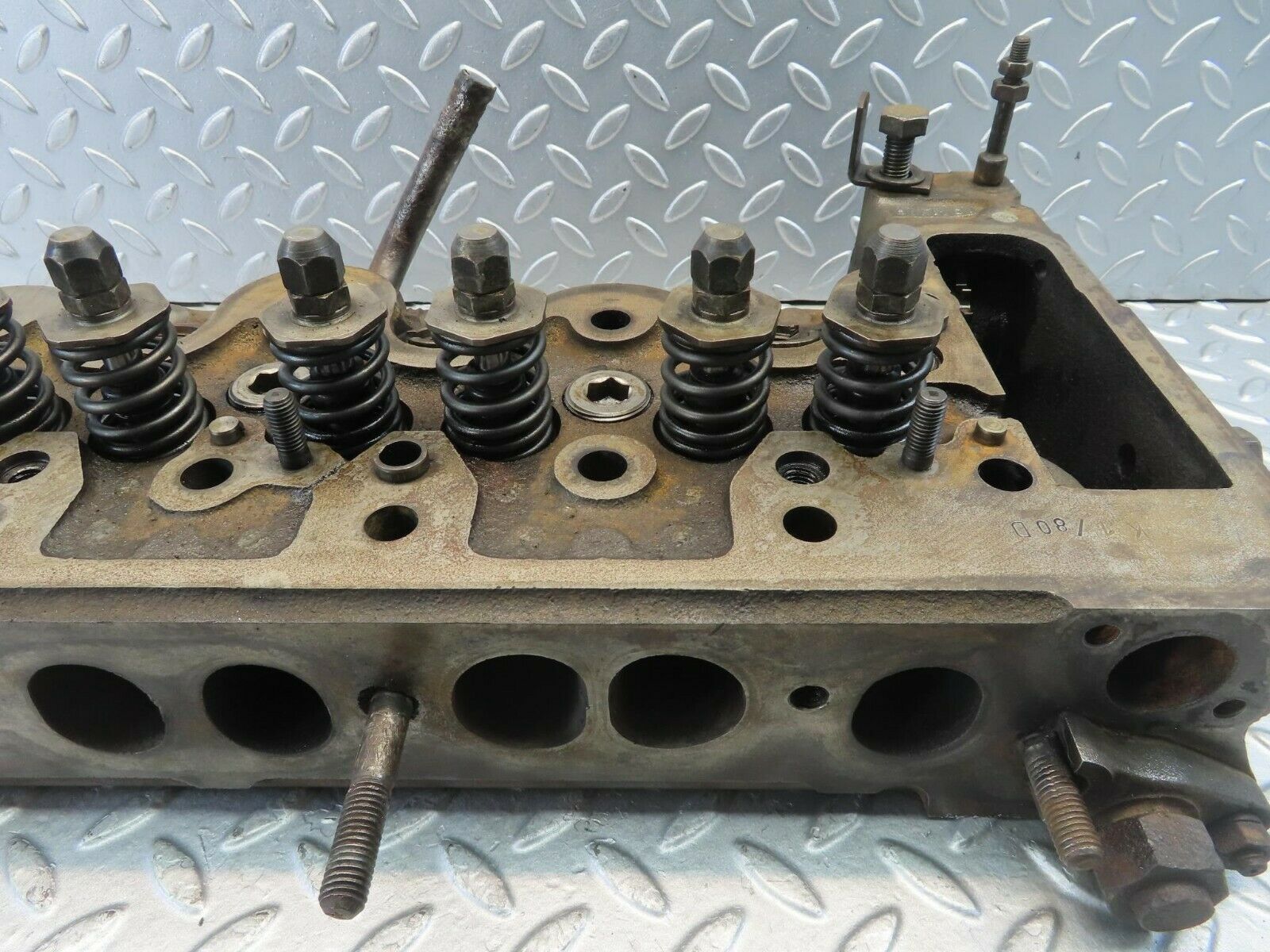 10948 Mercedes-Benz W115 220D Cylinder Head OM615.913