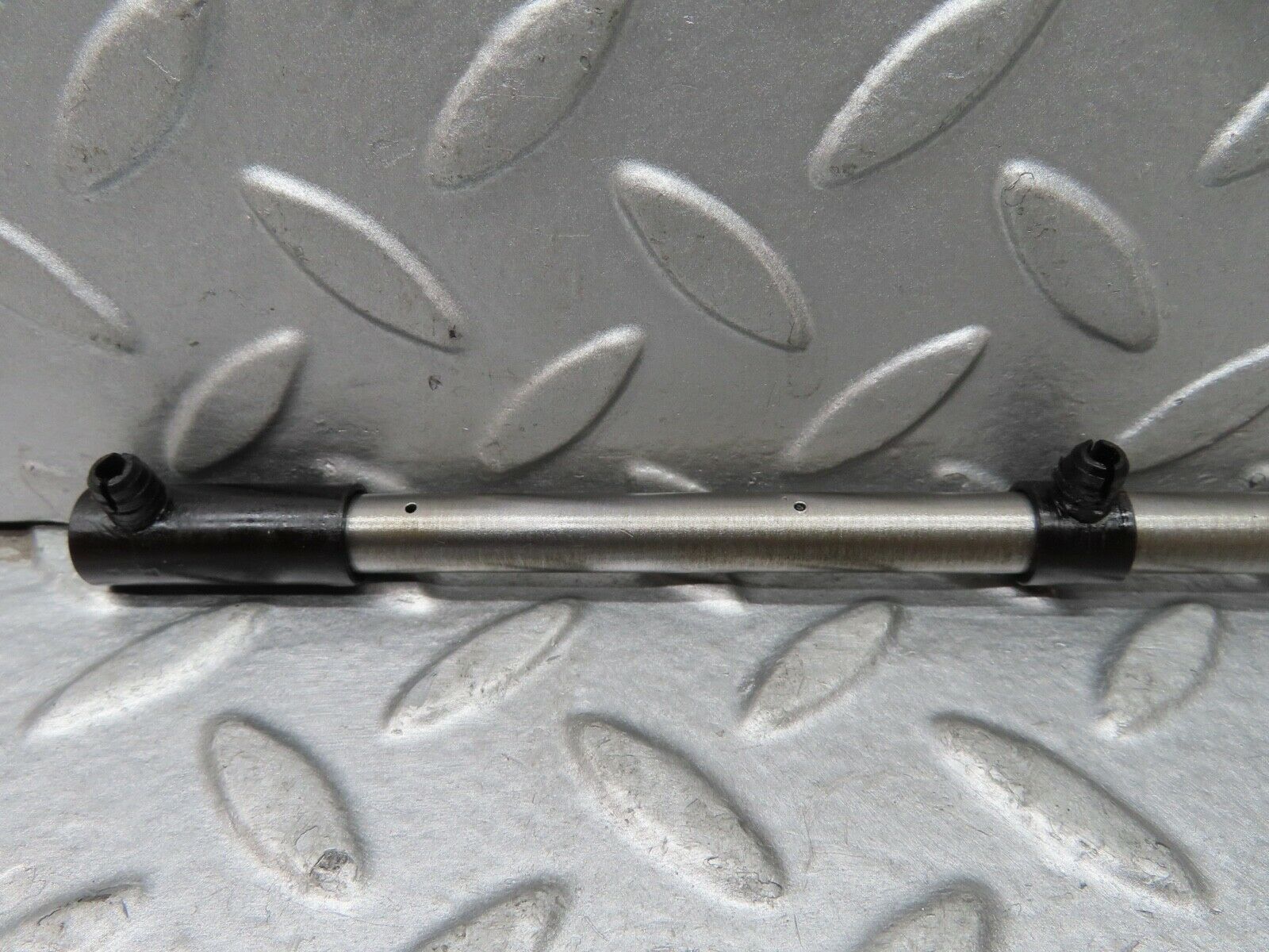 17789 Mercedes-Benz W116 450SEL Camshaft Oil Tube