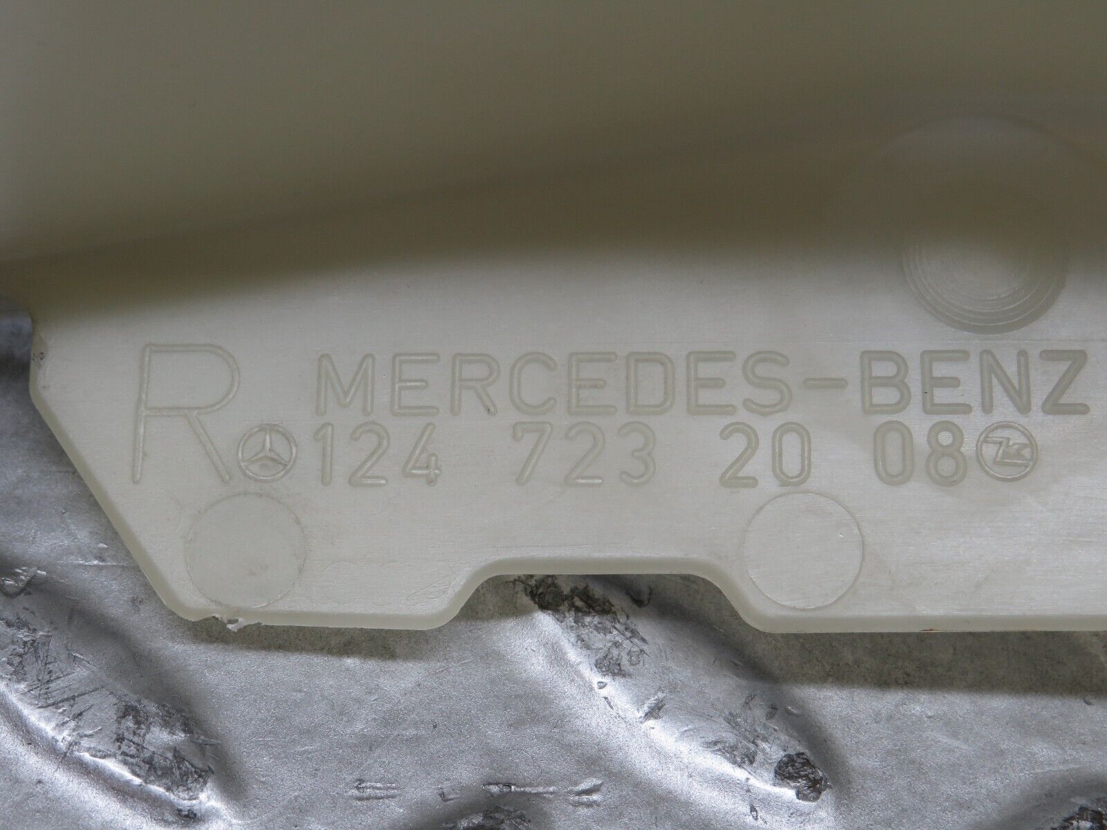 29110 Mercedes-Benz C124 320CE Right Door Lock Mechanism Cover 1247232008