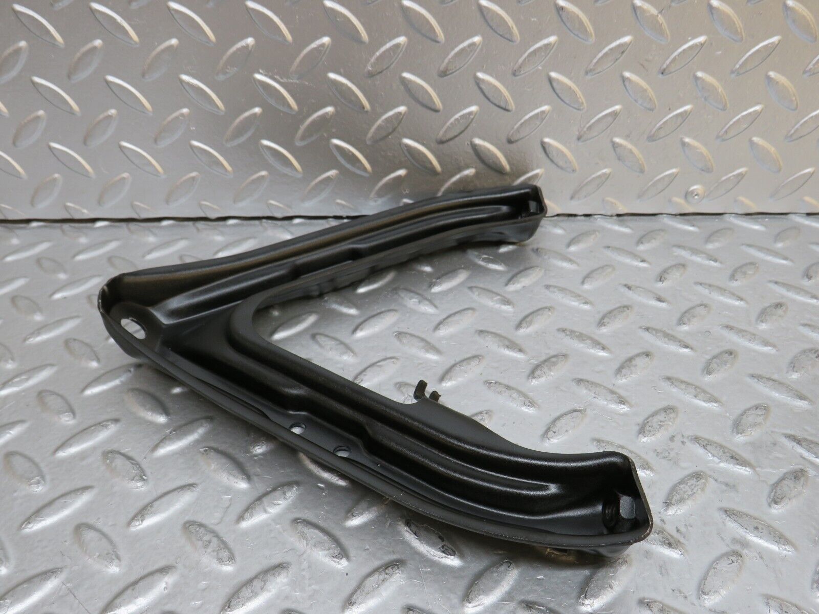 29428 Mercedes-Benz W124 230E Air Intake Manifold Bracket