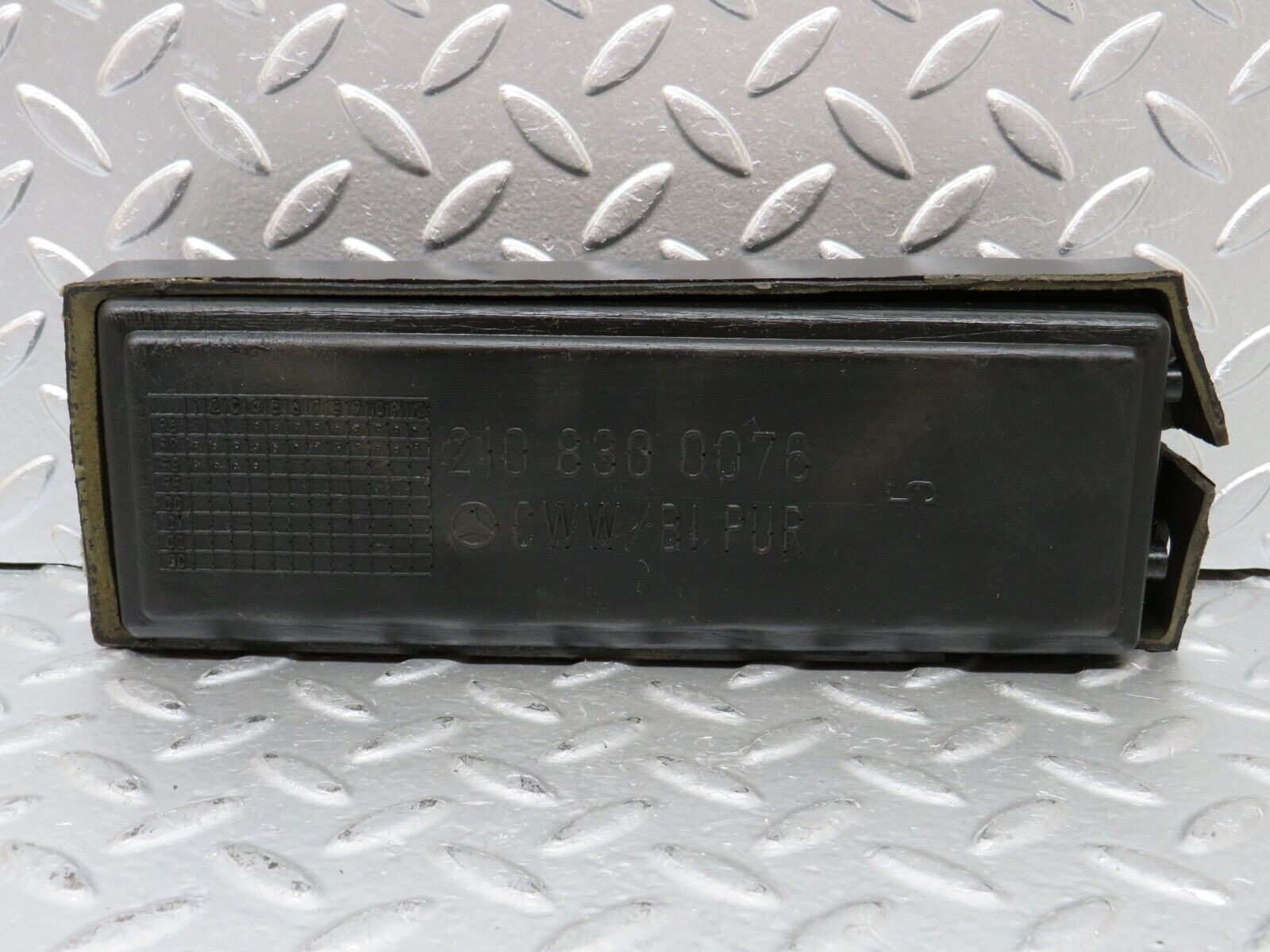 24699 Mercedes-Benz W140 S320 Climate Control Vacuum Valve Unit 2108000078