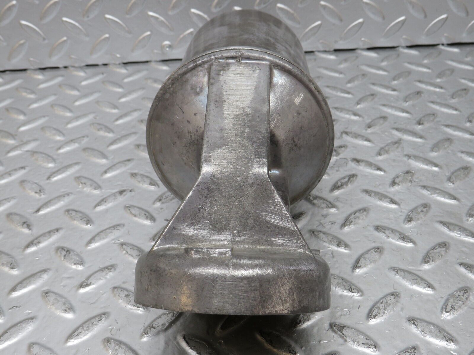 26313 Mercedes-Benz W116 350SE Oil Filter Housing 1161840509