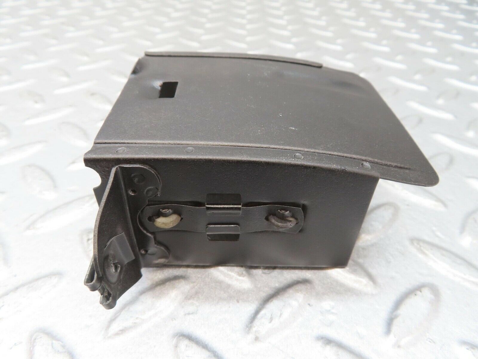 13344 Mercedes-Benz W111 220S Ashtray Housing