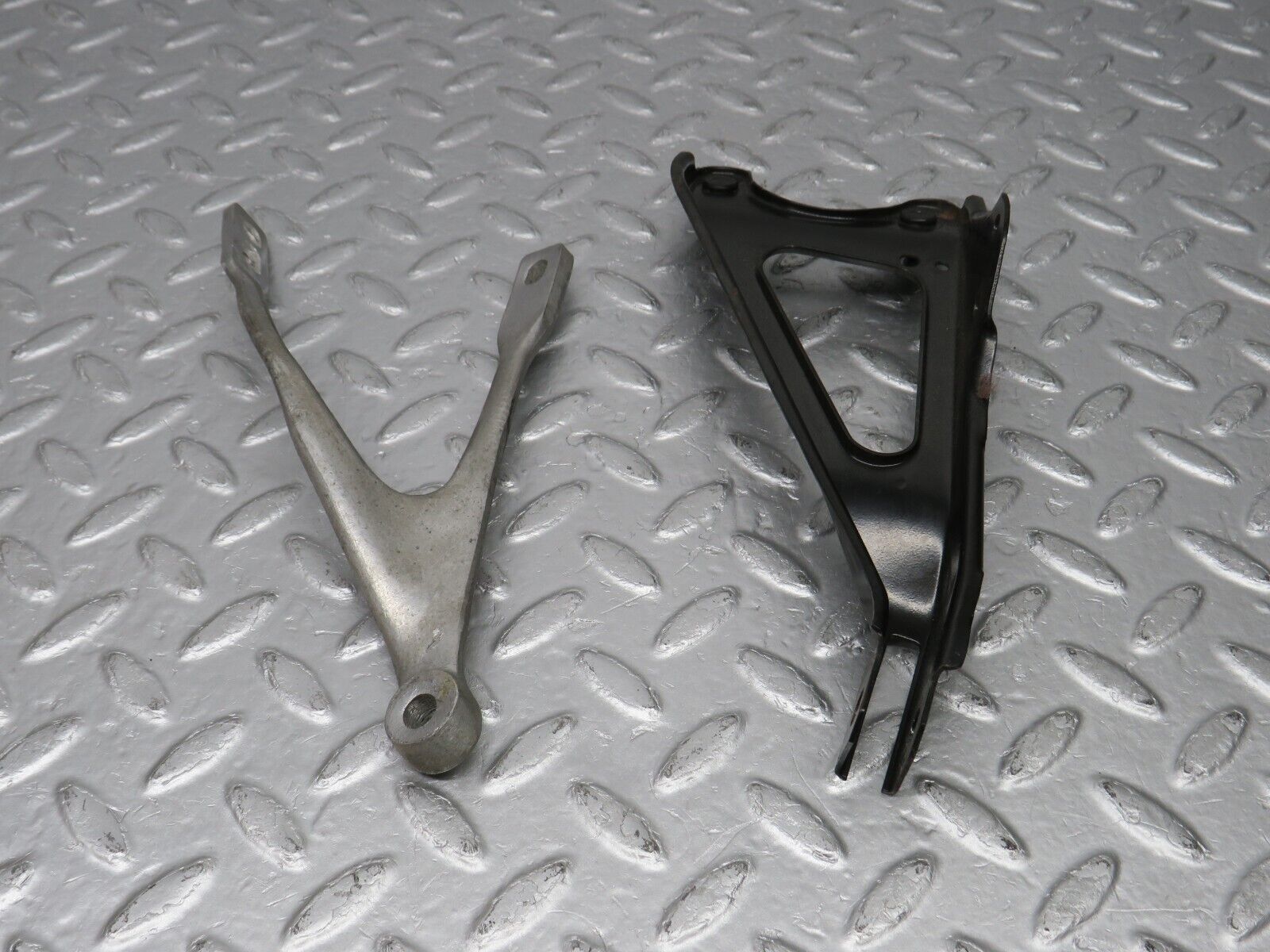 38867 Mercedes-Benz W201 190E 2.6L Steering Column Bracket