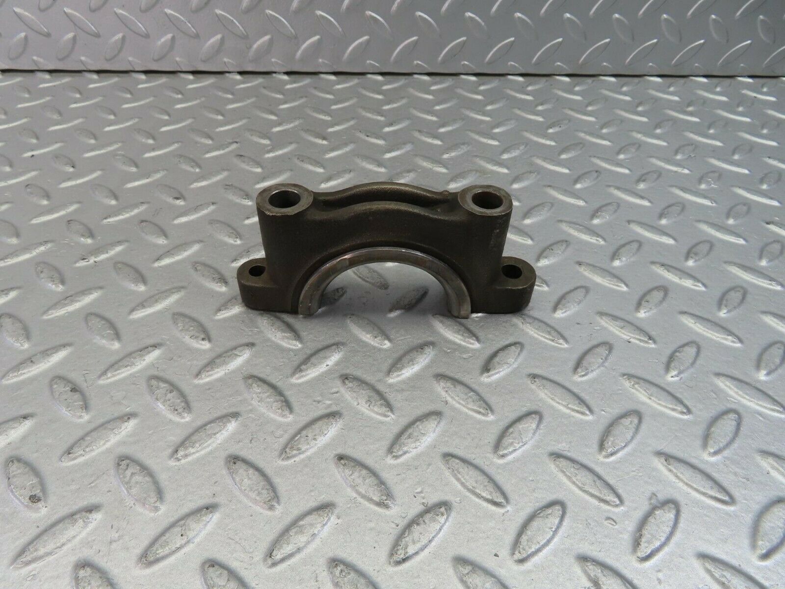 10220 Mercedes-Benz W111 220SE Crankshaft Bearing Holder Block 1800110112