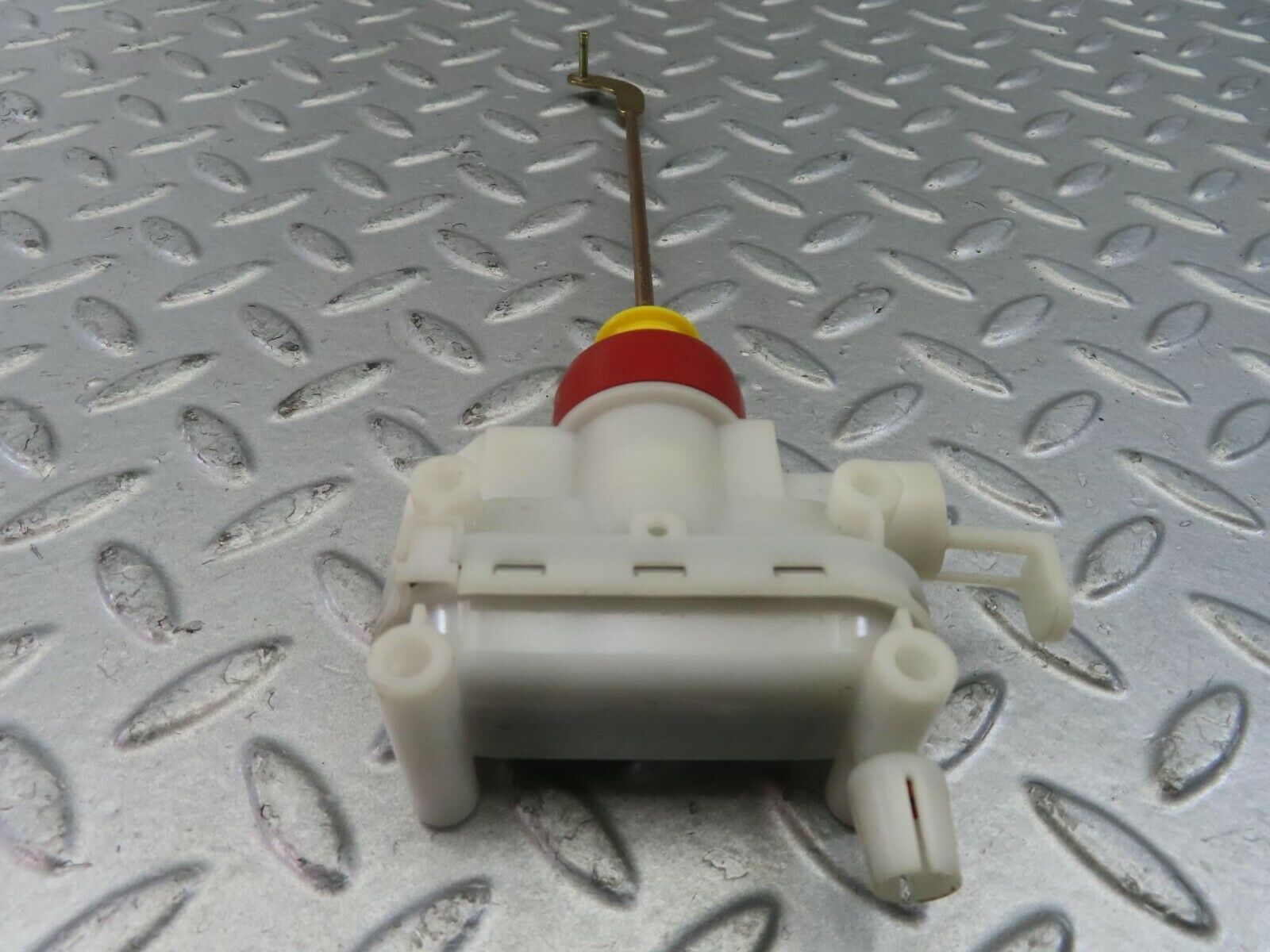 10363 Mercedes-Benz W201 190E Trunk Lock Vacuum Actuator