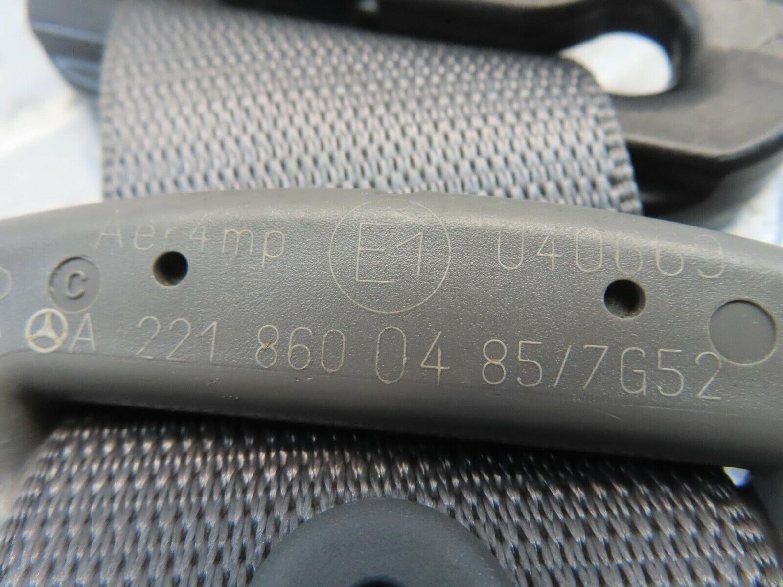 11213 Mercedes-Benz W221 S320 Rear Right Seat Belt 2218600485