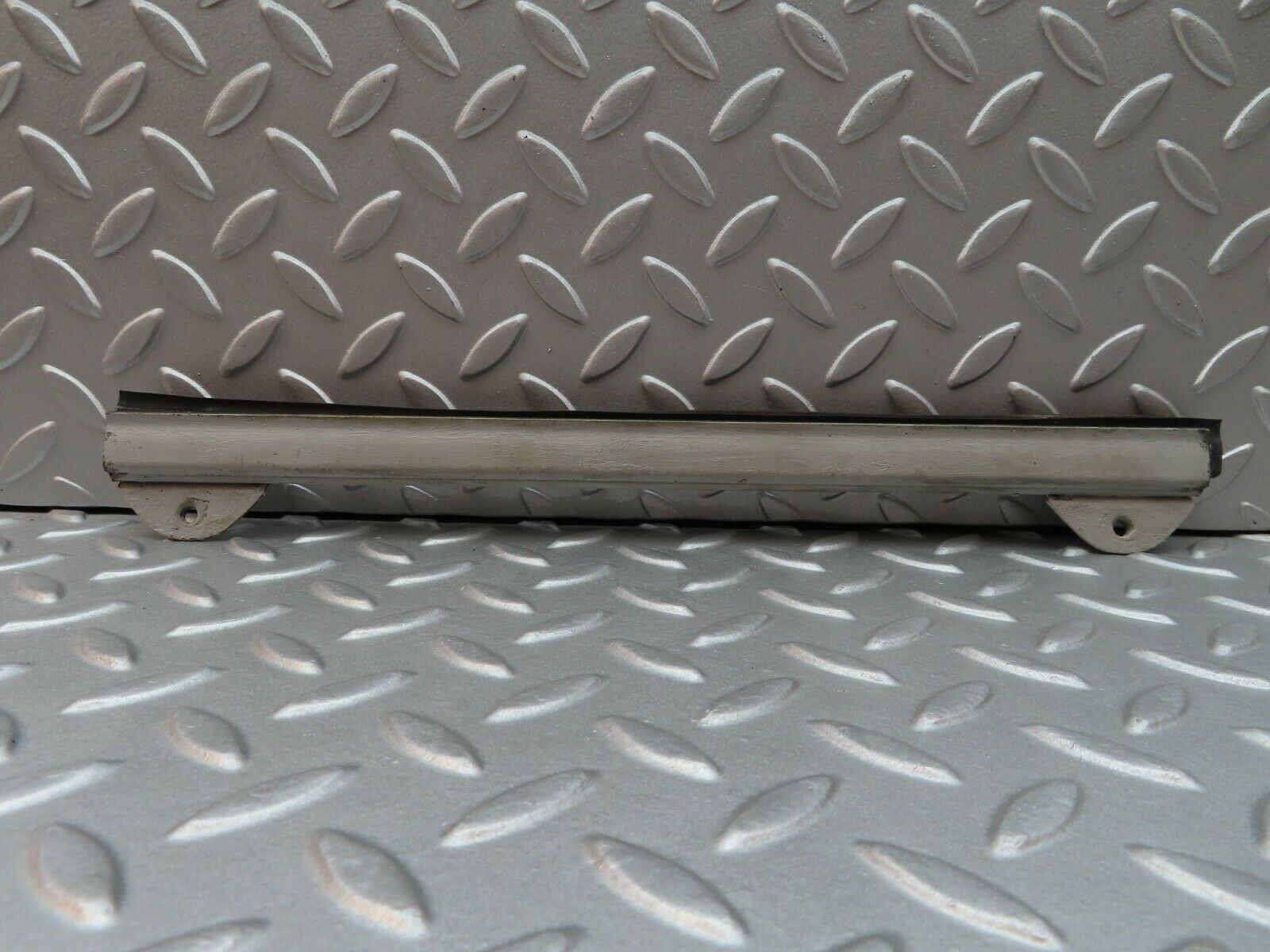 3688 Mercedes-Benz W108 280SE Rear Right Door Glass Holder