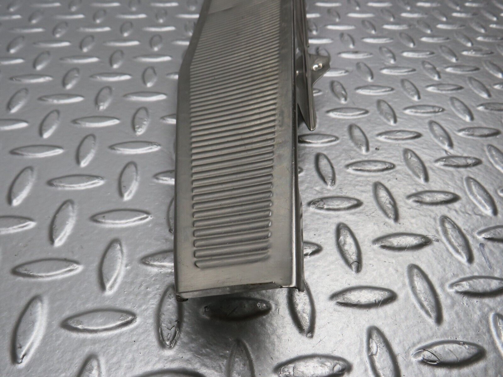 32501 Mercedes-Benz S124 300TE Trunk Edge Chrome Moulding 1246980089 000584503