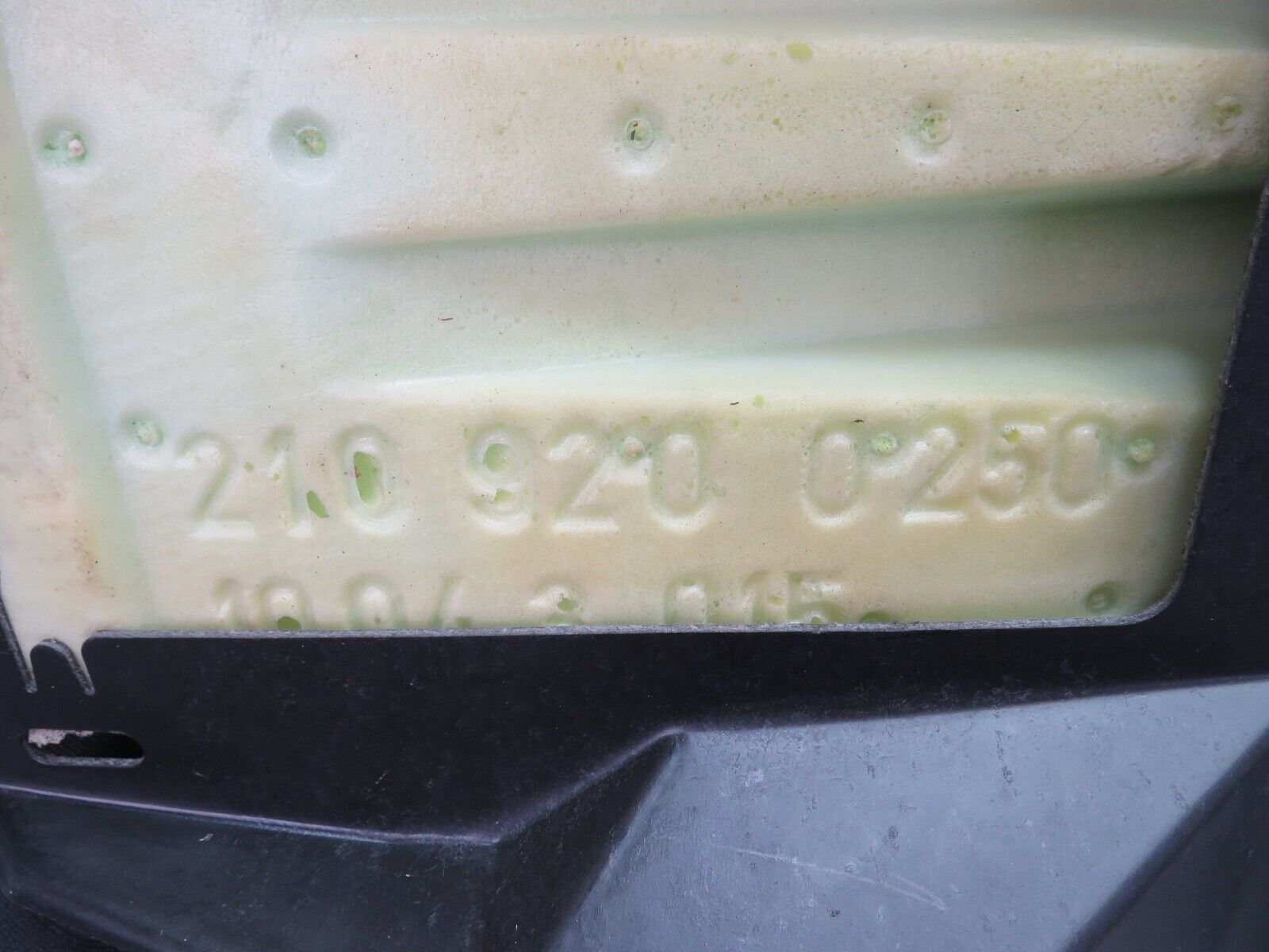 34724 Mercedes-Benz W210 320E Rear Seat Black Leather 2109200250 2109201716