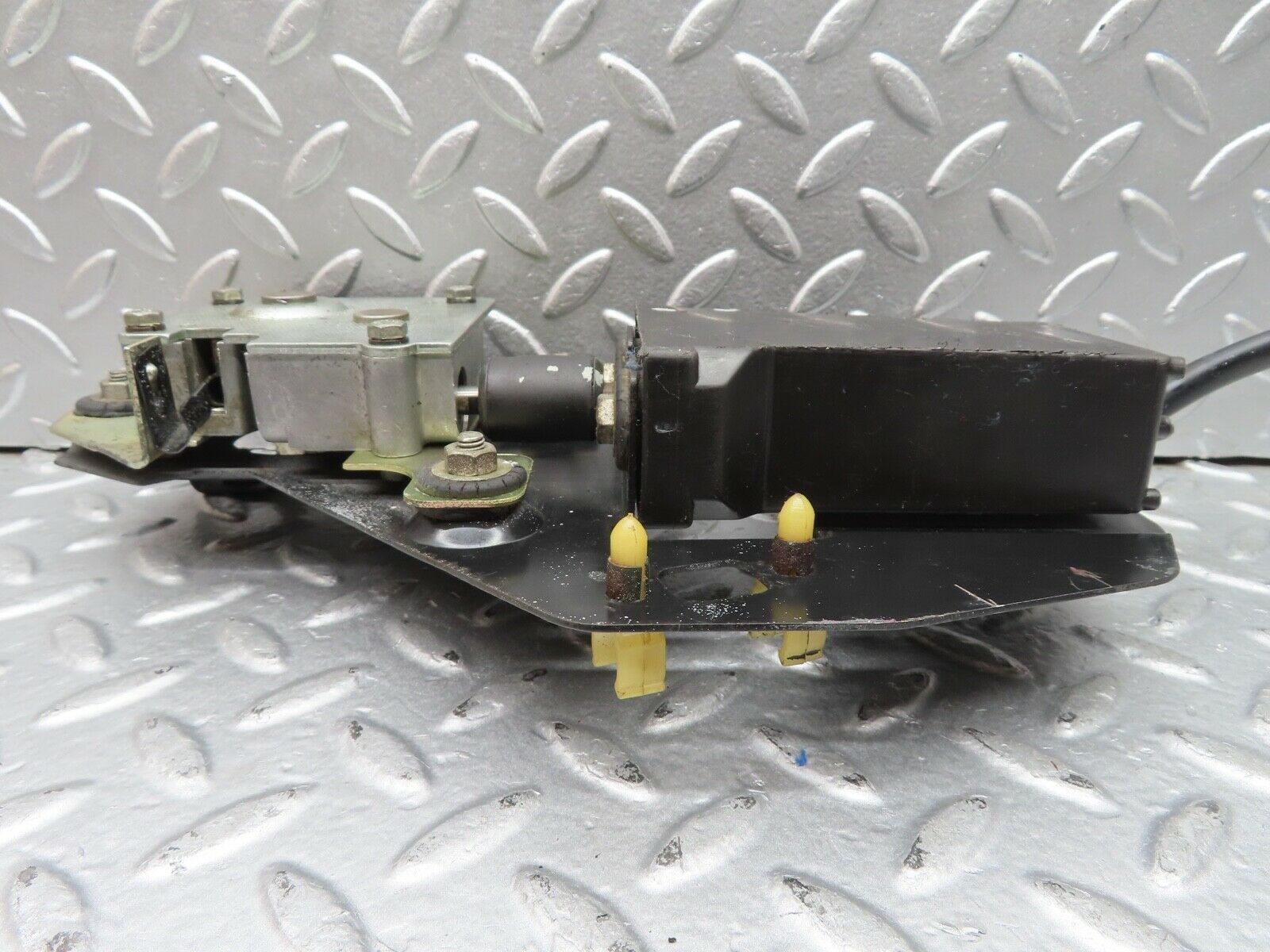 20849 Mercedes-Benz W116 Sunroof Motor With Bracket 2501007399