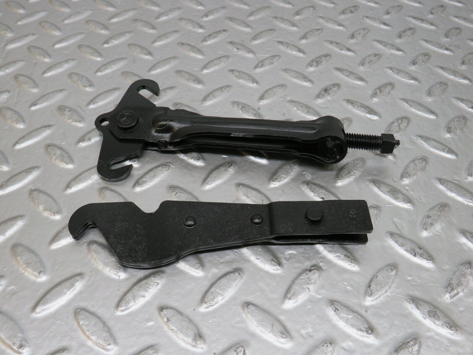 25420 Mercedes-Benz W123 200 Handbrake Regulator