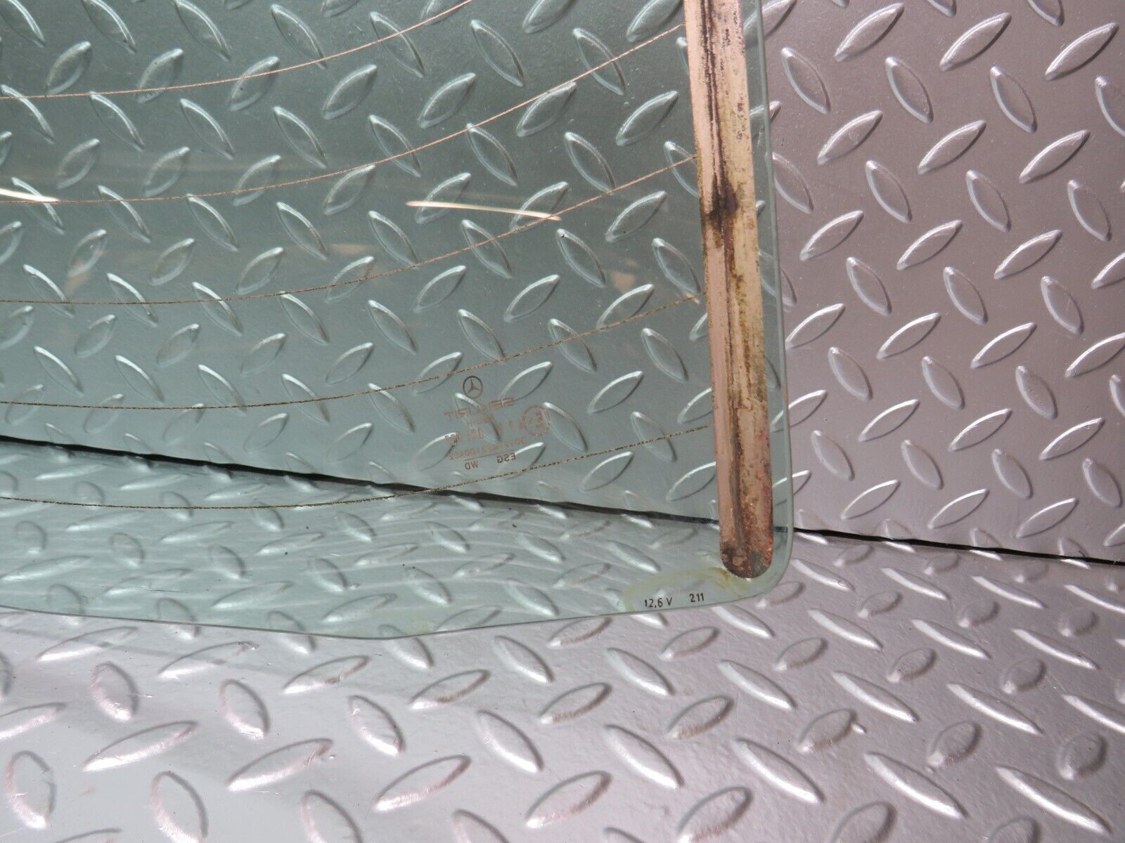 25129 Mercedes-Benz W201 190D Rear Windscreen