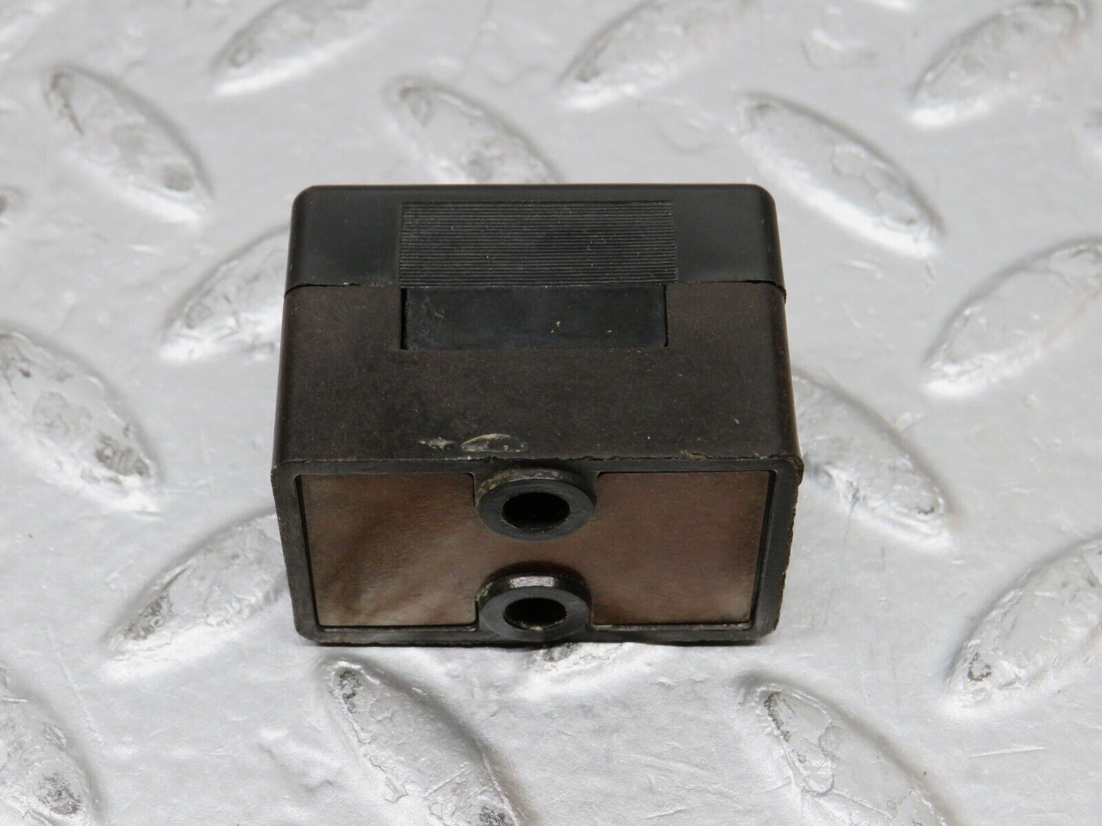 37324 Mercedes-Benz W109 300SEL Fuse Box Connector