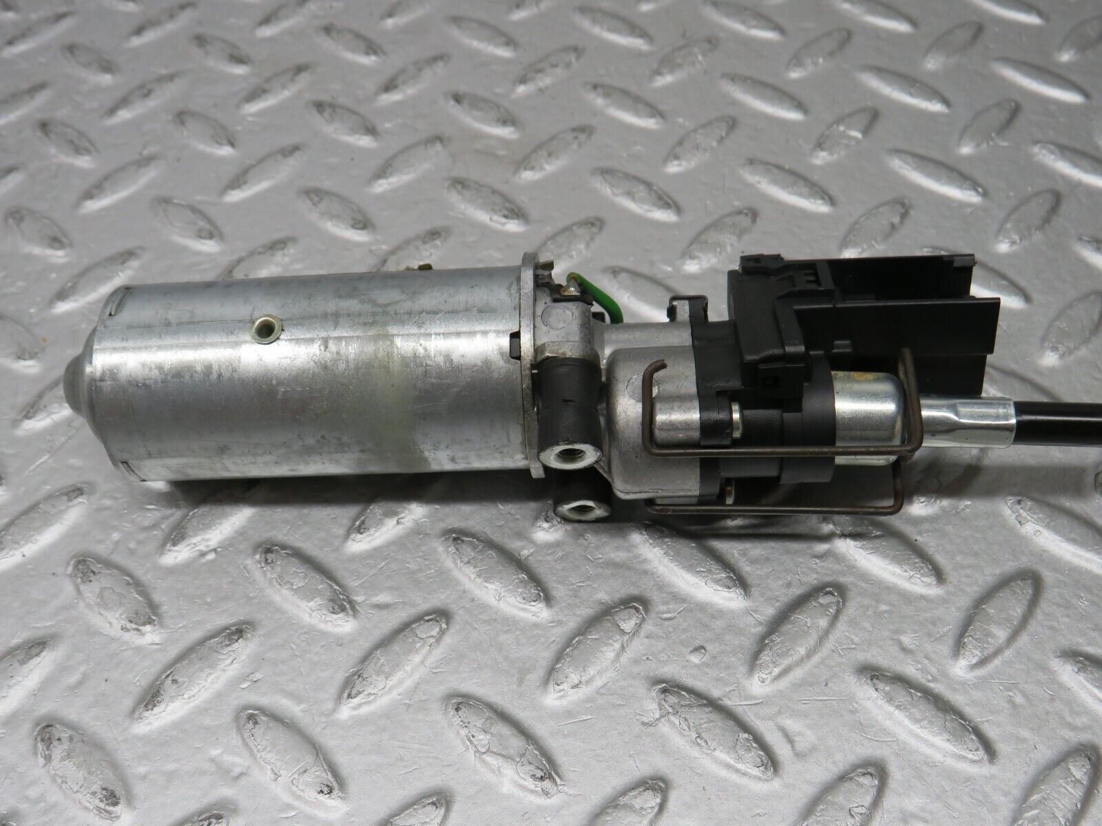 36820 Mercedes-Benz R129 300SL-24 Front Right Seat Adjustment Motor Bosch 1298200742 0390206653