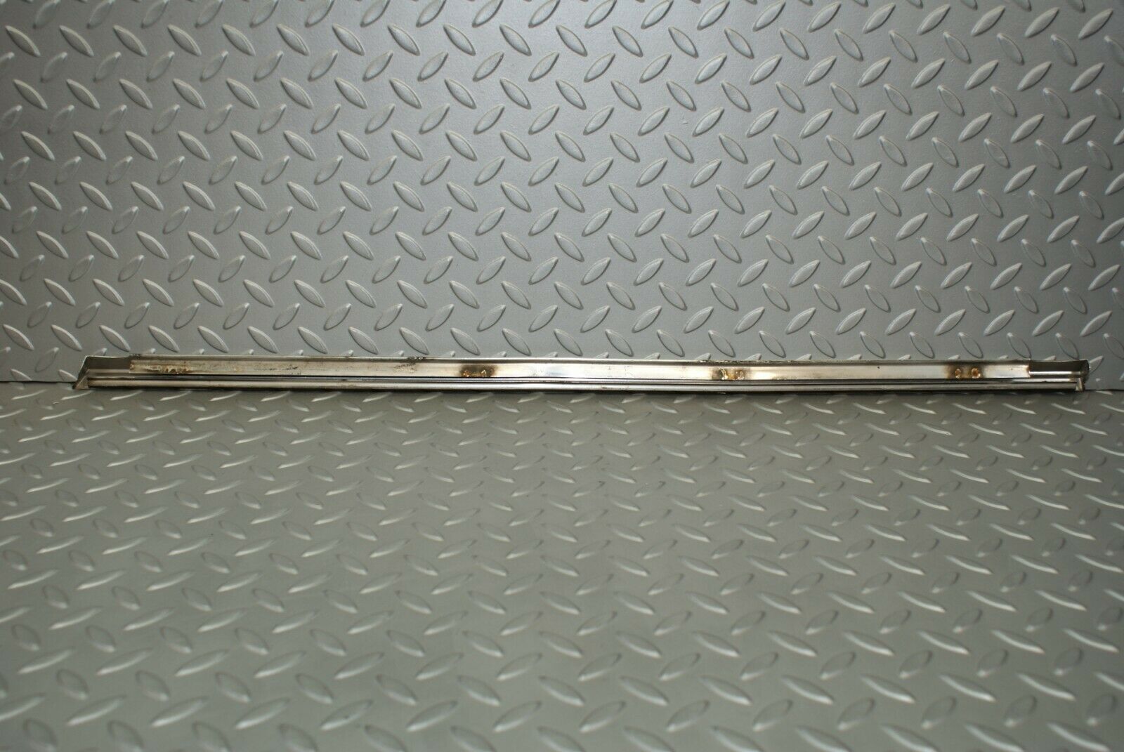 3124 Mercedes-Benz W115 220D Front Right Door Chrome Moulding Trim