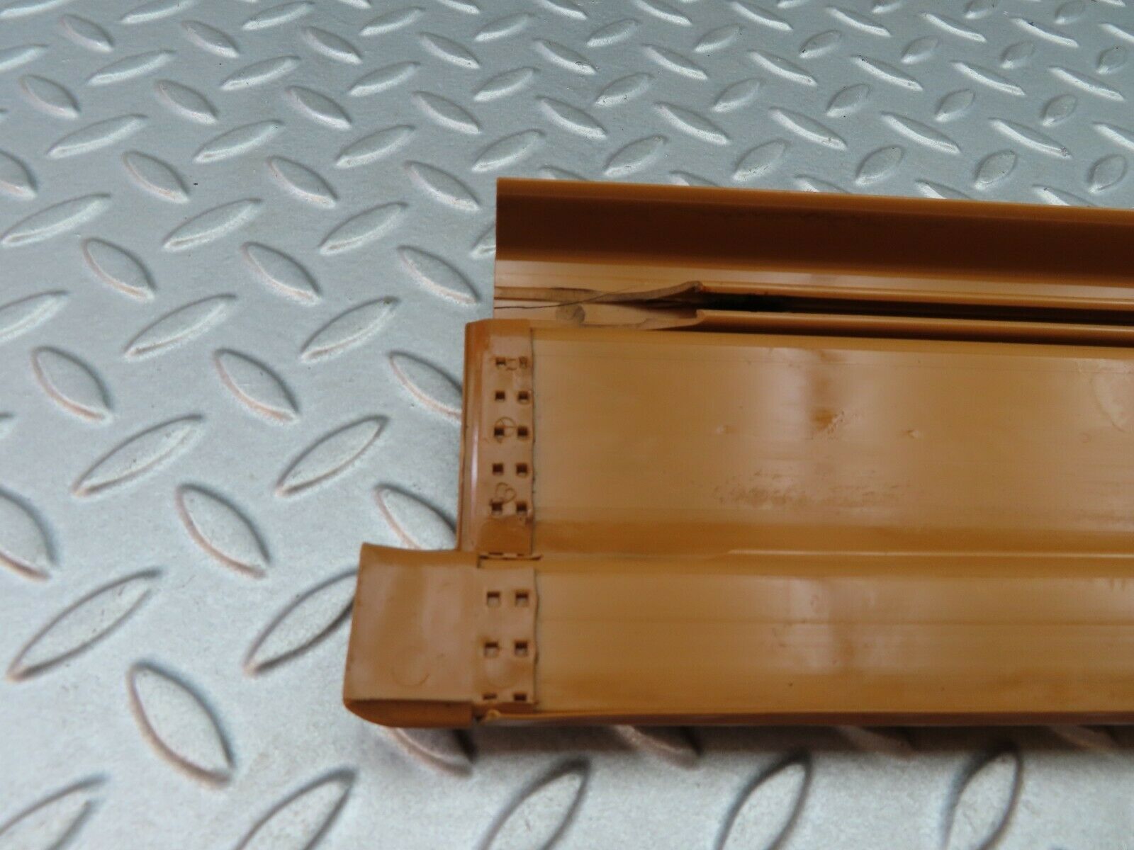 6042 Mercedes-Benz W126 380SE Front Left Door Sill