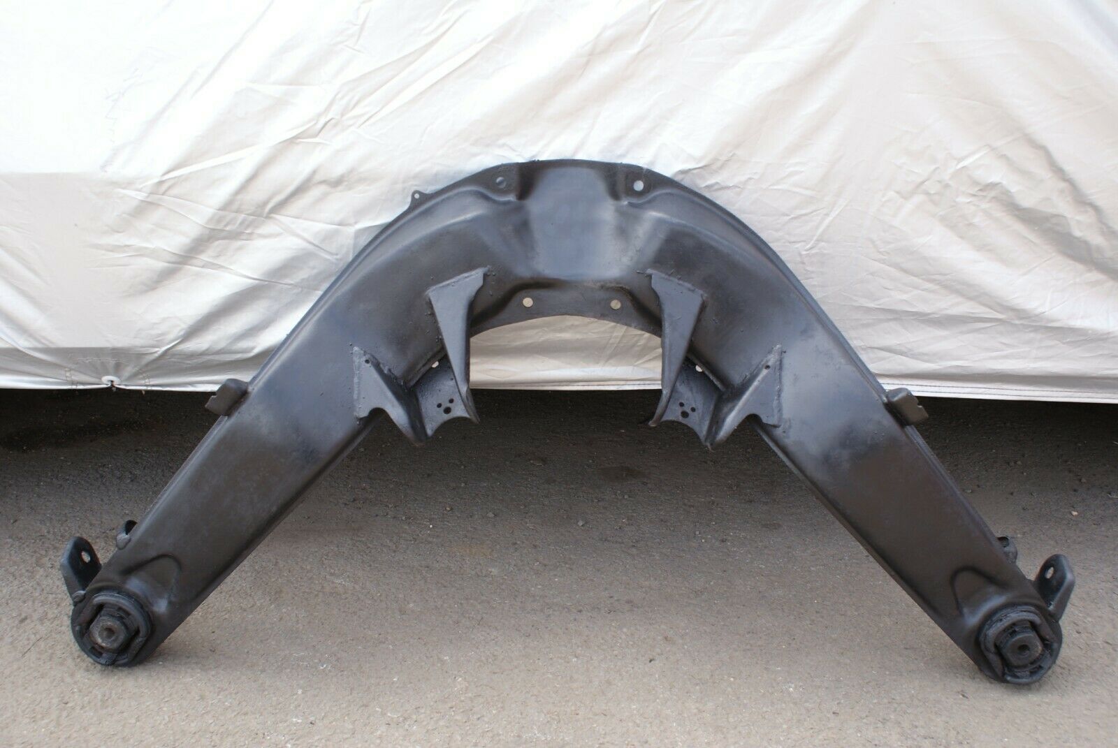 3174 Mercedes-Benz W115 220D Rear Subframe Axle Carrier Suspension