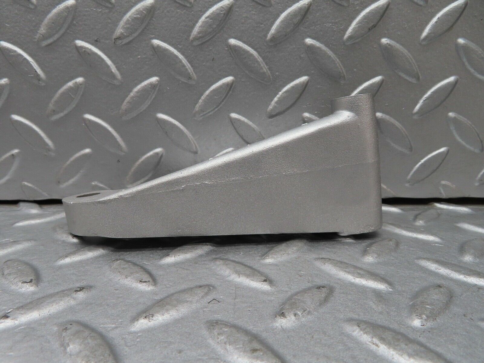 16974 Mercedes-Benz C123 280CE Coupe Power Steering Pump Bracket 1104663141