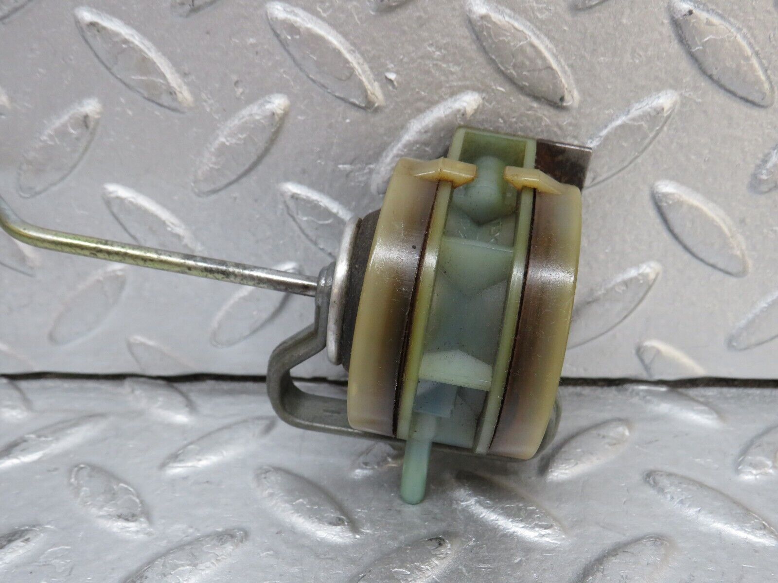 37292 Mercedes-Benz W109 300SEL Rear Right Door Lock Vacuum Actuator