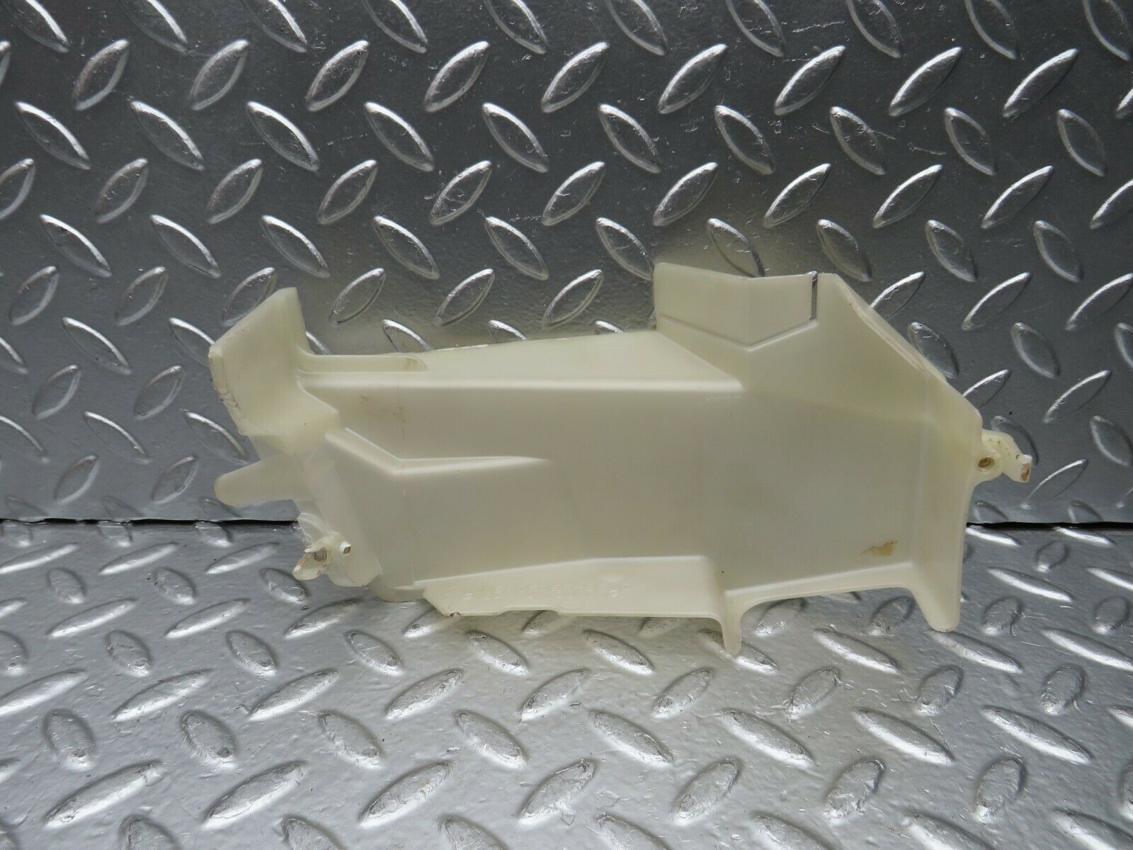 22448 Mercedes-Benz C124 E220 Right Door Lock Mechanism Cover 1247232008